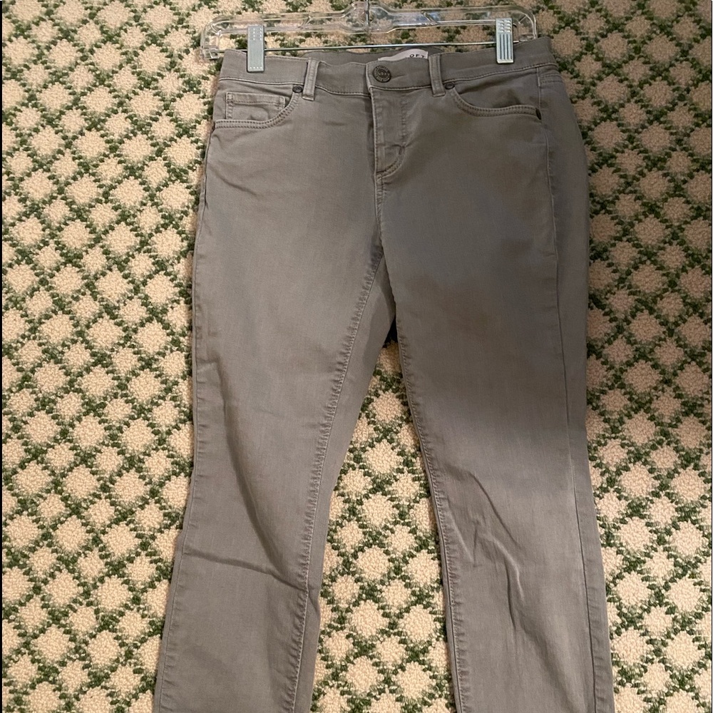 Loft 25-0p grey skinny crop jeans with frayed hem